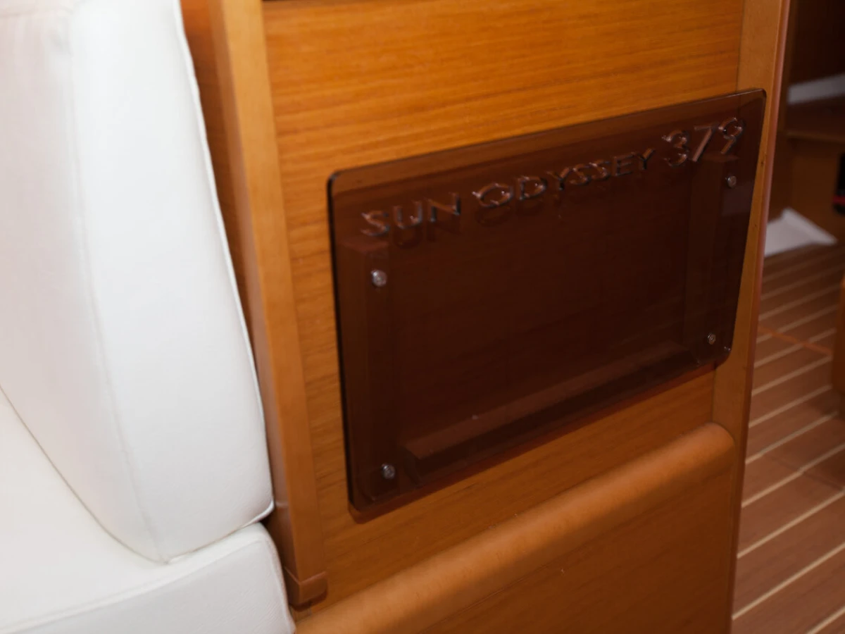 Sun Odyssey 379