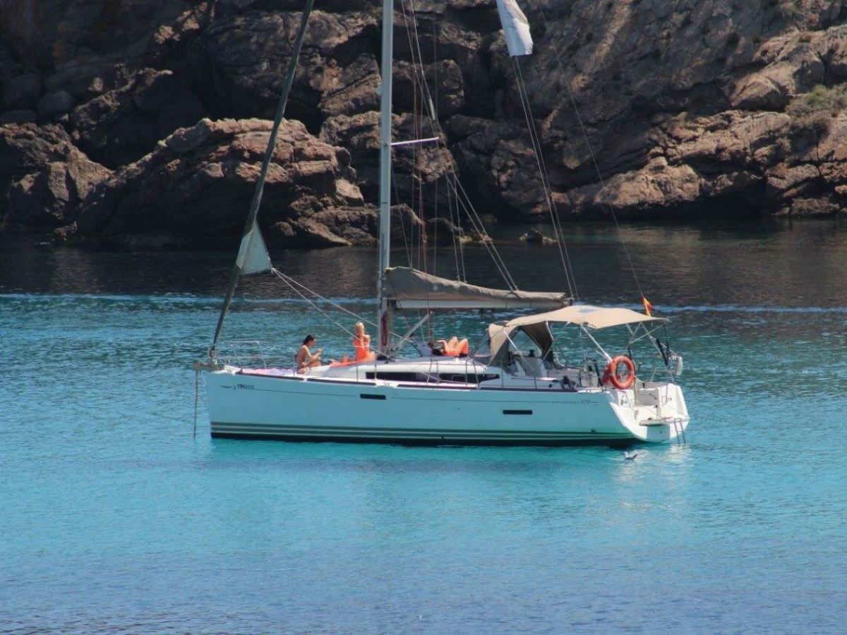 Sun Odyssey 379