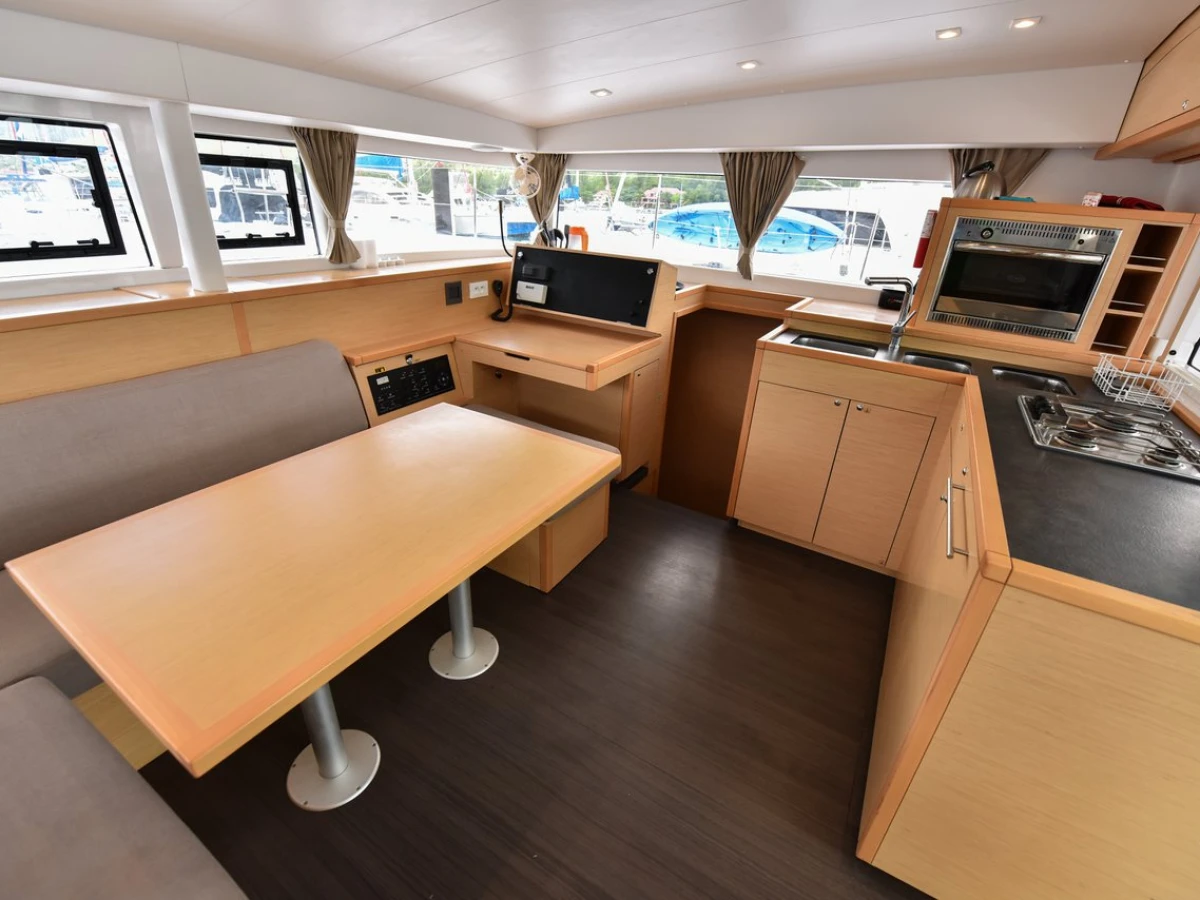 Lagoon 400