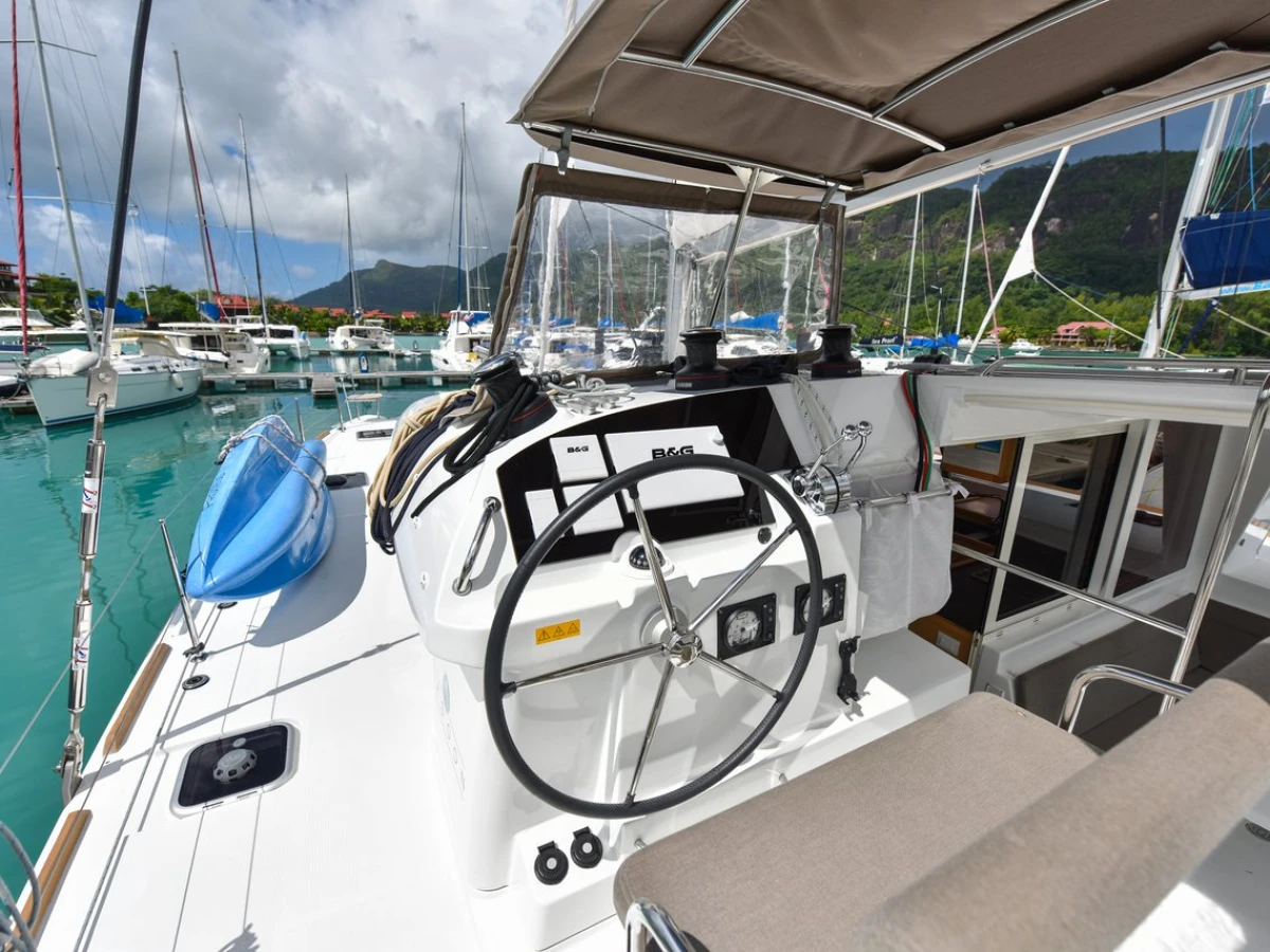 Lagoon 400