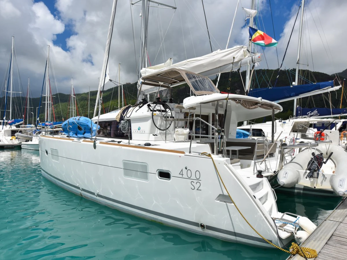 Lagoon 400