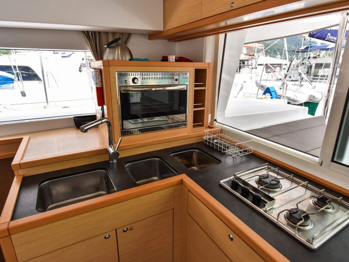 Lagoon 400