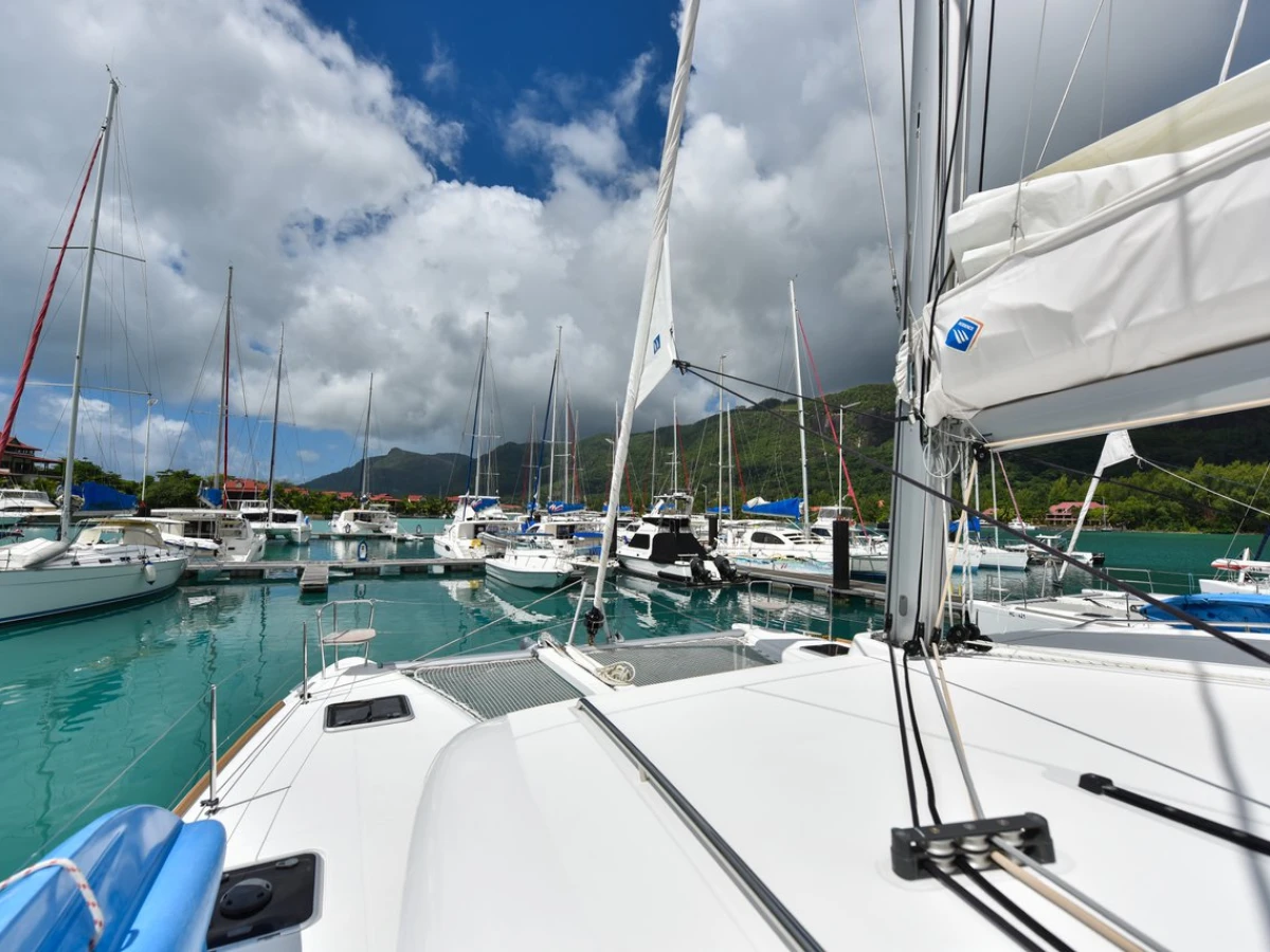 Lagoon 400