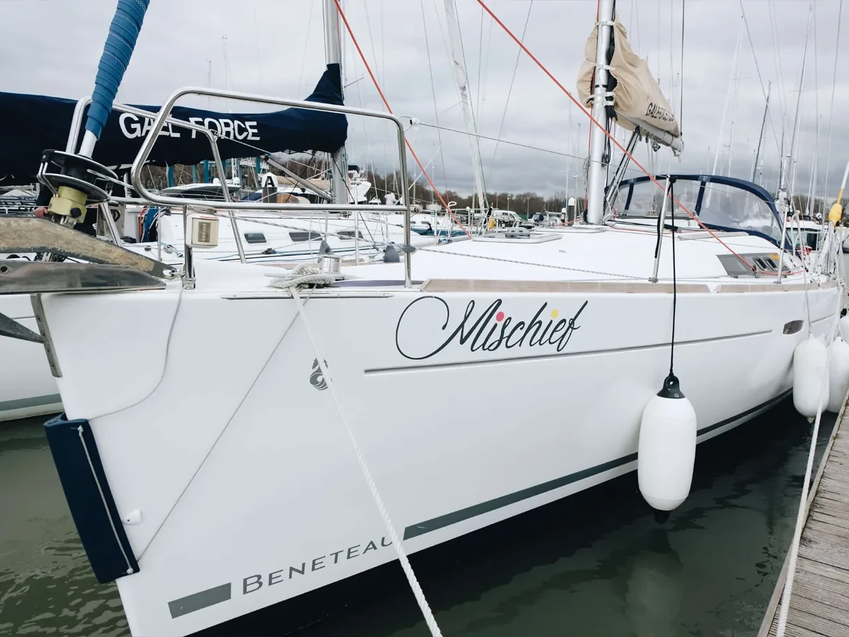 Oceanis 37