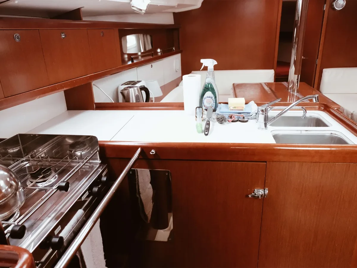 Oceanis 37