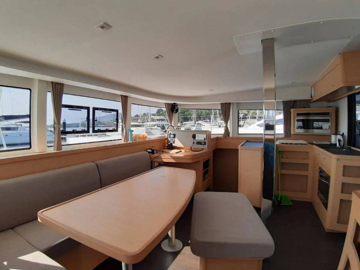 Lagoon 42