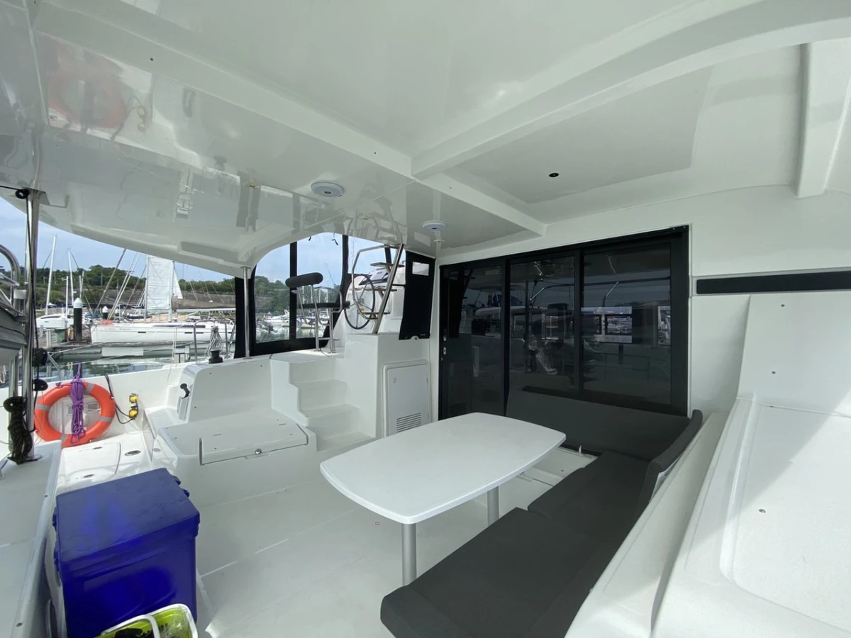 Lagoon 42