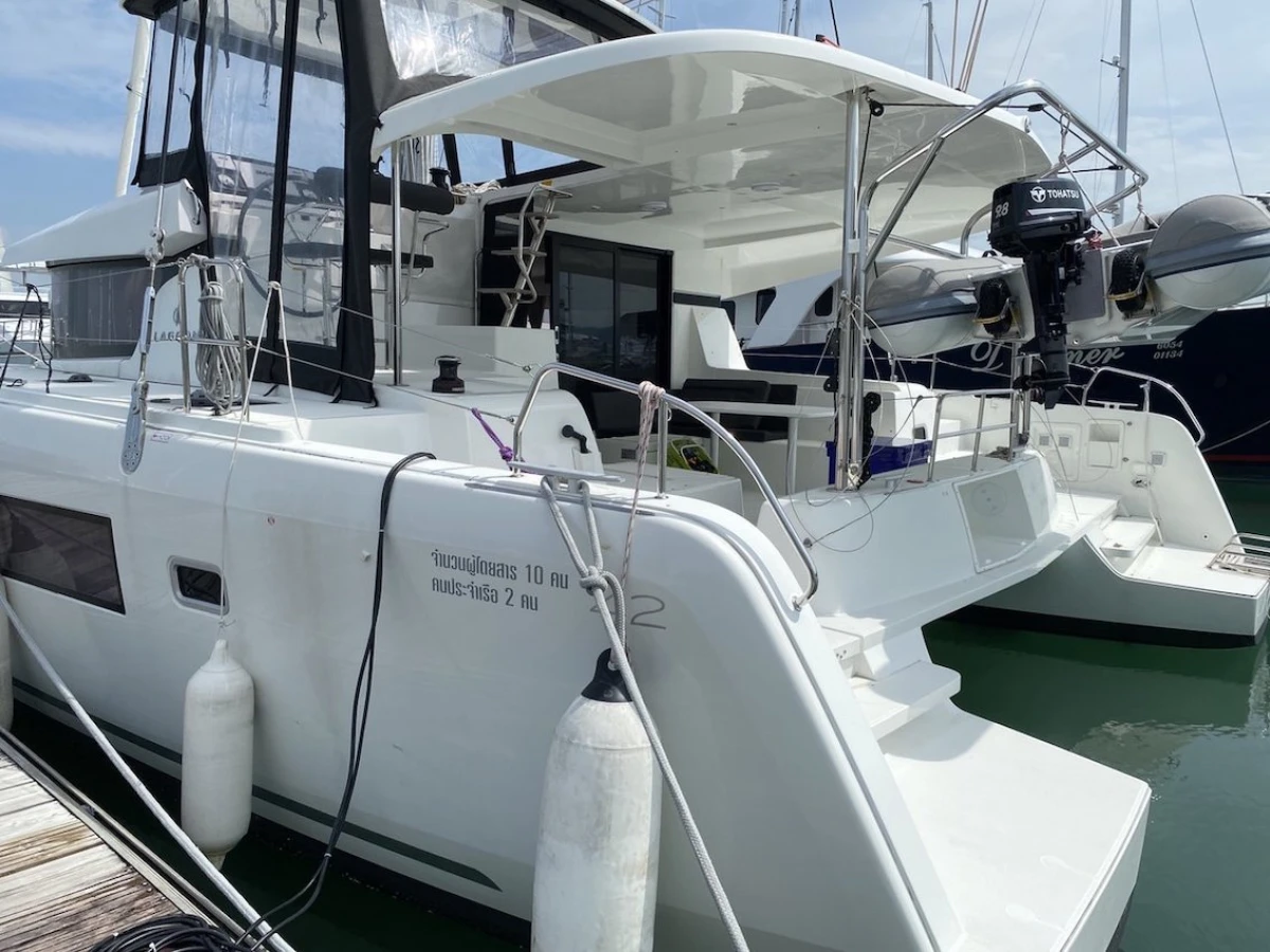 Lagoon 42