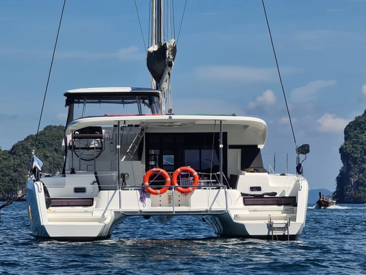 Lagoon 42