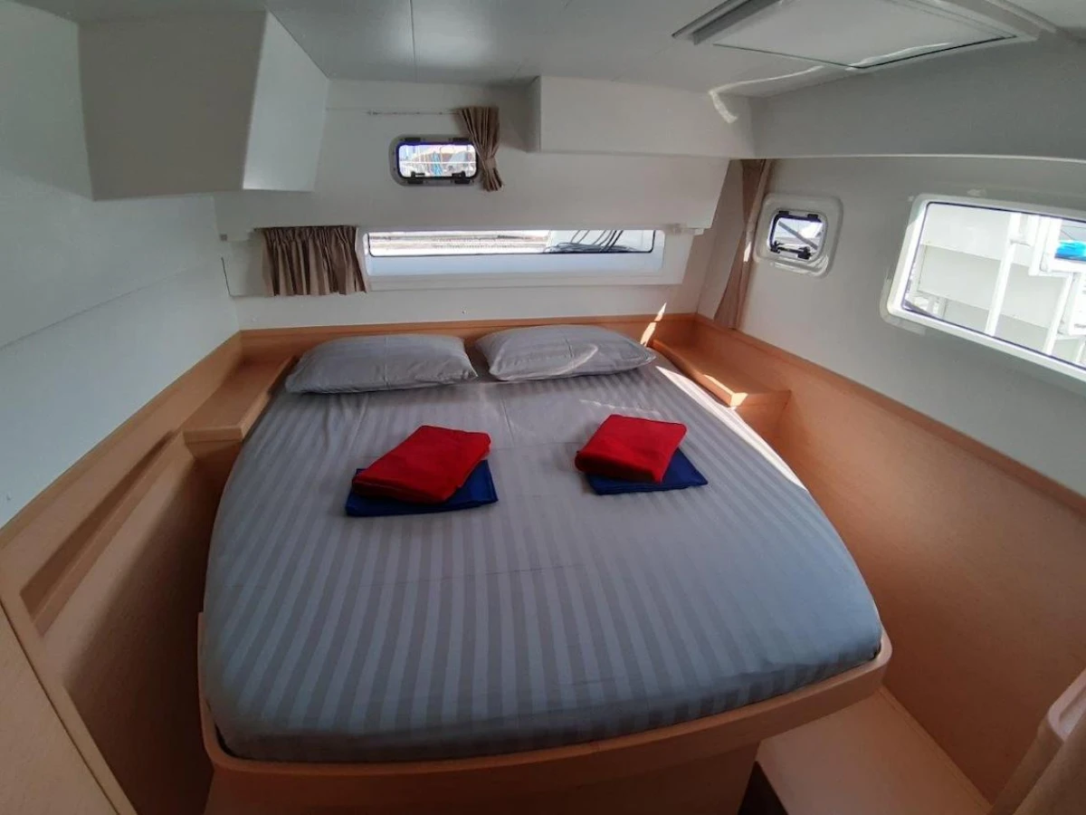 Lagoon 42