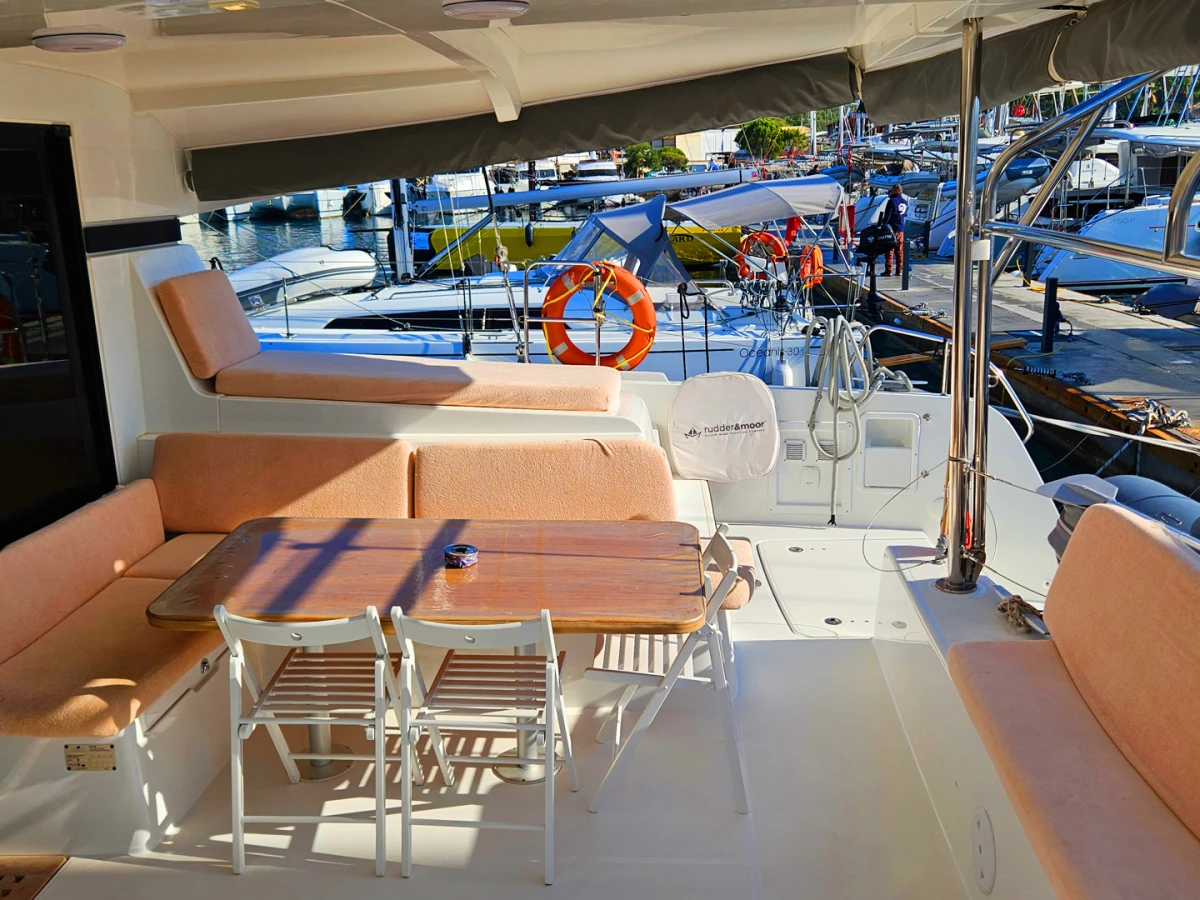 Lagoon 42
