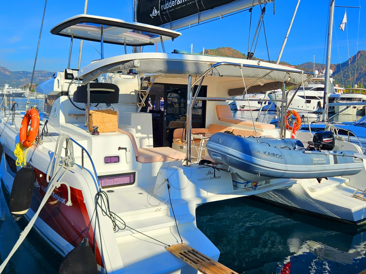 Lagoon 42