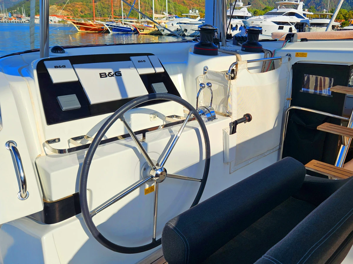 Lagoon 42