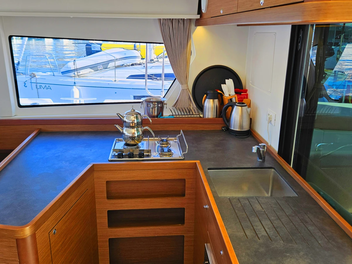 Lagoon 42