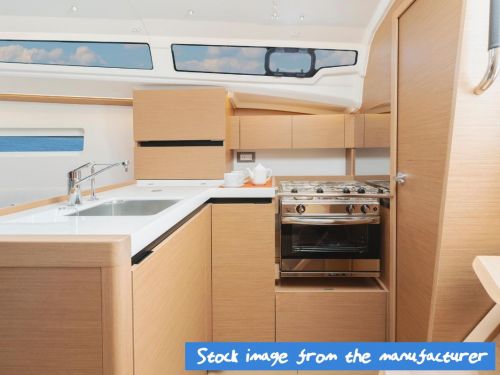 Sun Odyssey 350