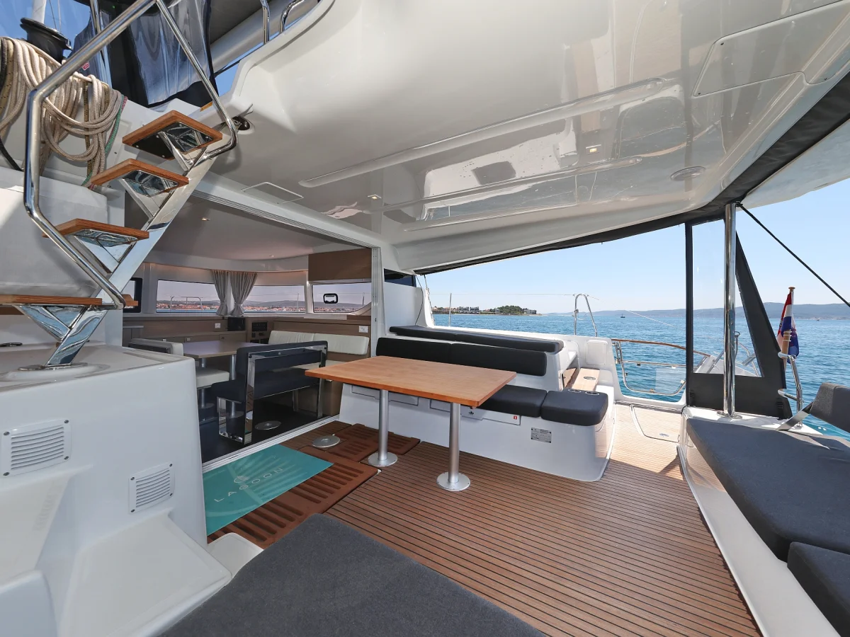 Lagoon 43