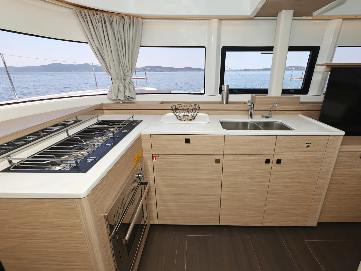 Lagoon 43