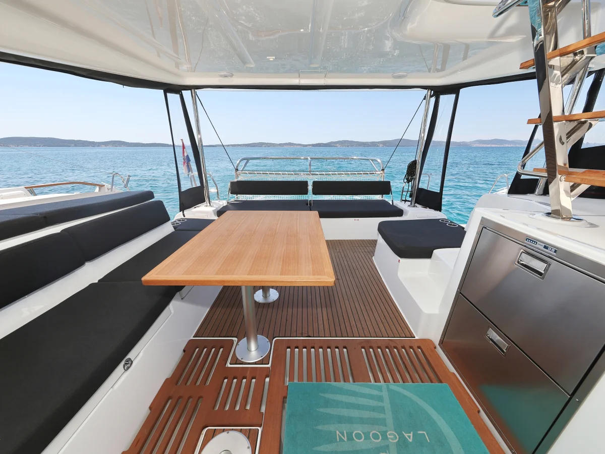 Lagoon 43