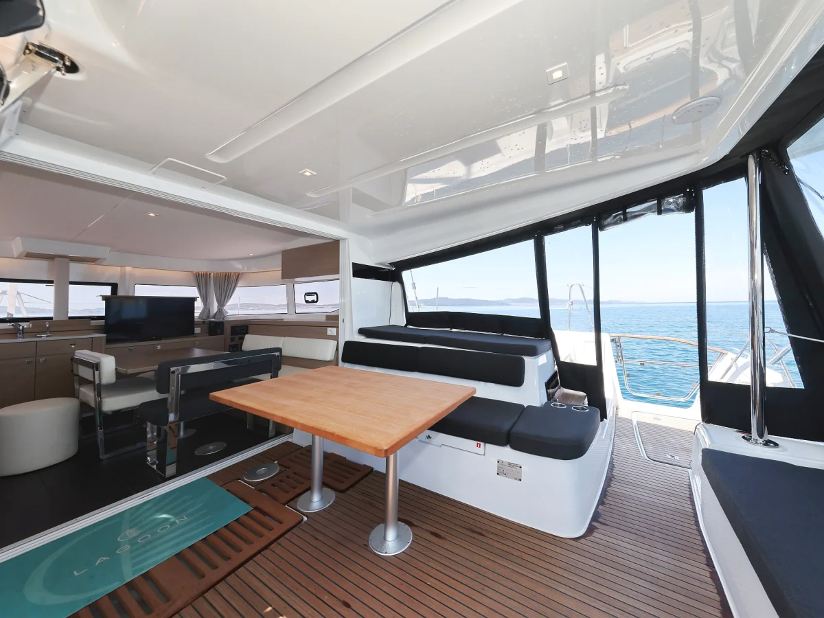 Lagoon 43
