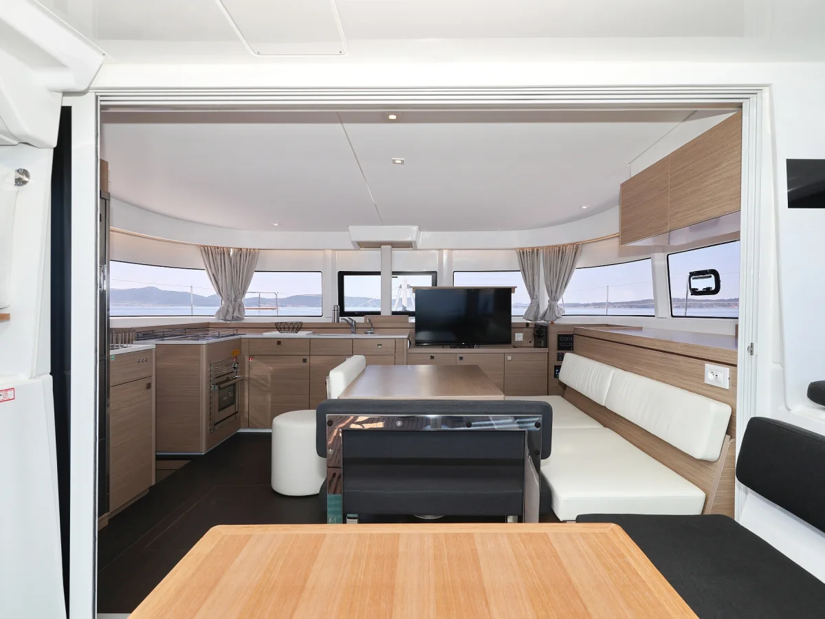 Lagoon 43