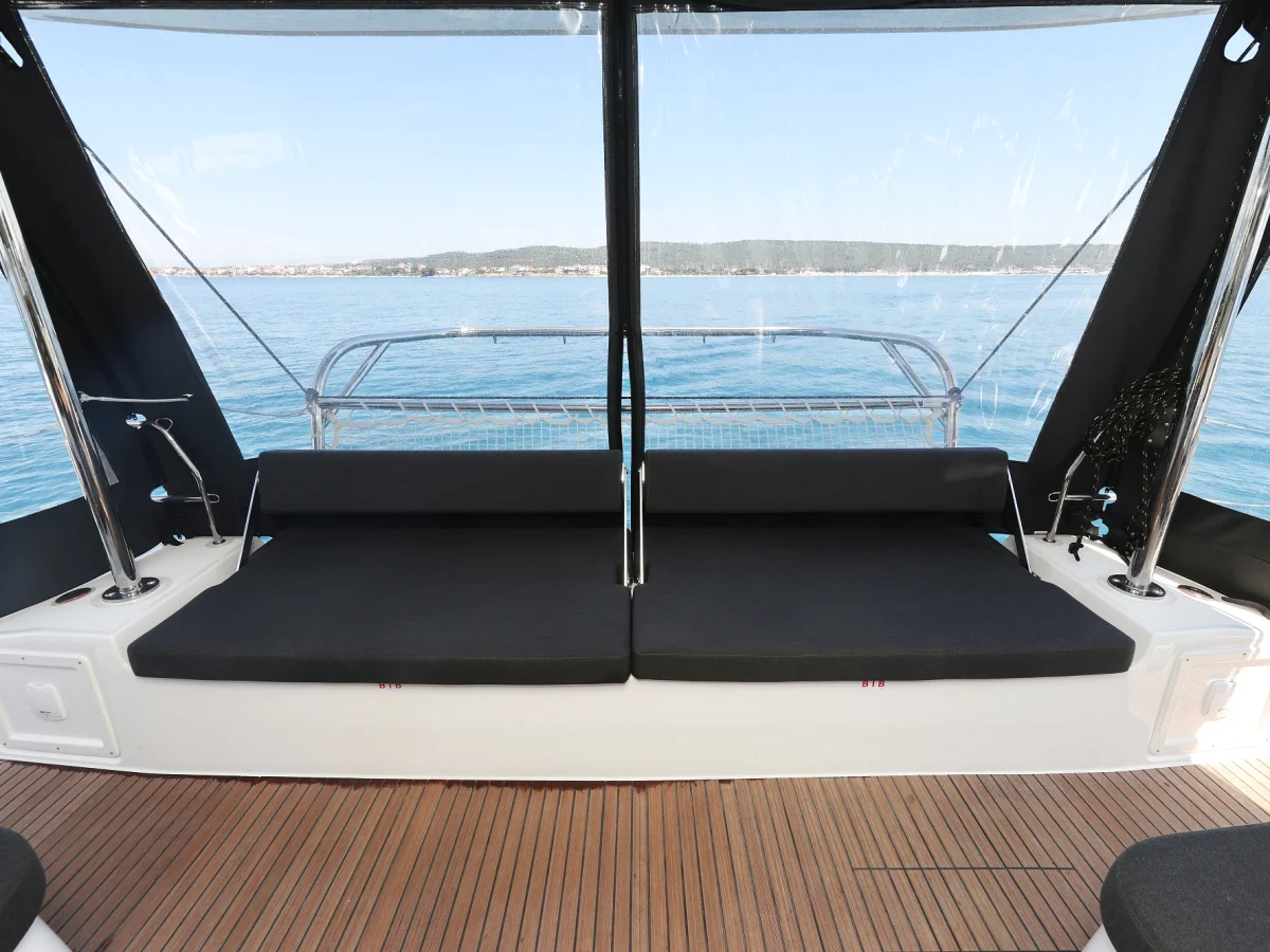 Lagoon 43
