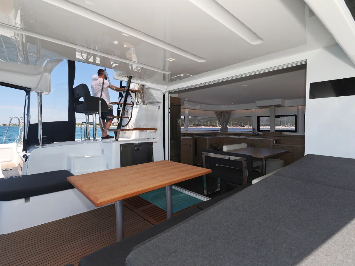 Lagoon 43