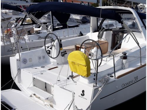 Beneteau Oceanis 38