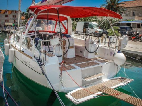 Beneteau Oceanis 35