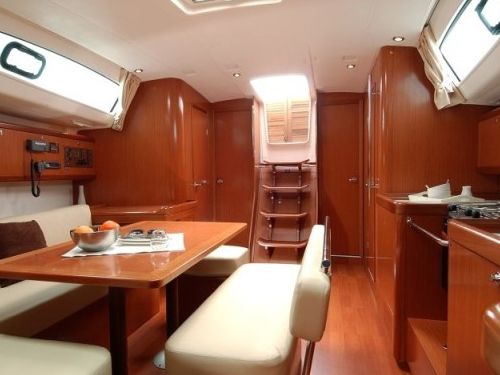 Beneteau Oceanis 43