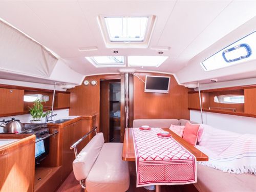 Beneteau Oceanis 43
