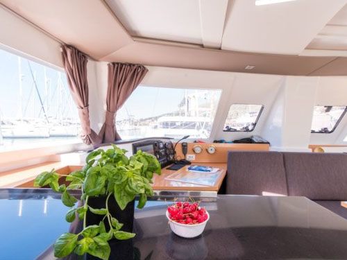 Fountaine Pajot Helia 44