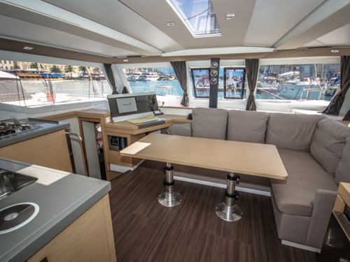 Fountaine Pajot Lucia 40